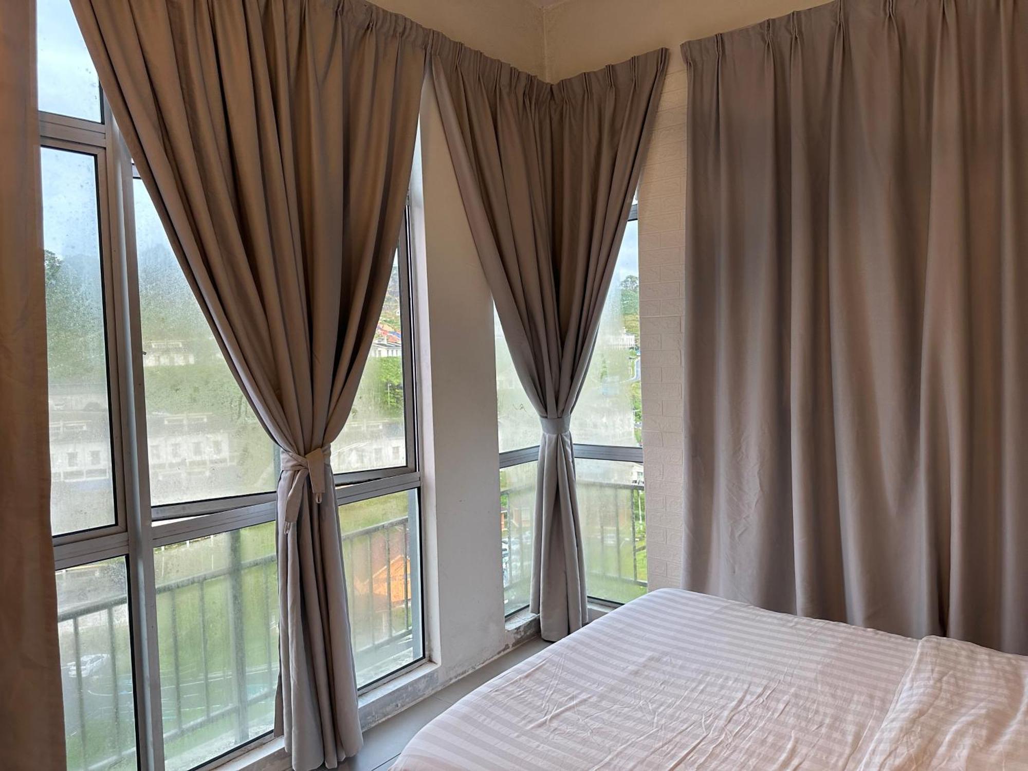A5 Barrington Square 1 *